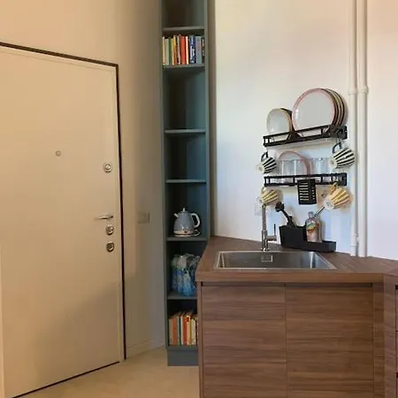 Lovely studio flat in Bocconi-2